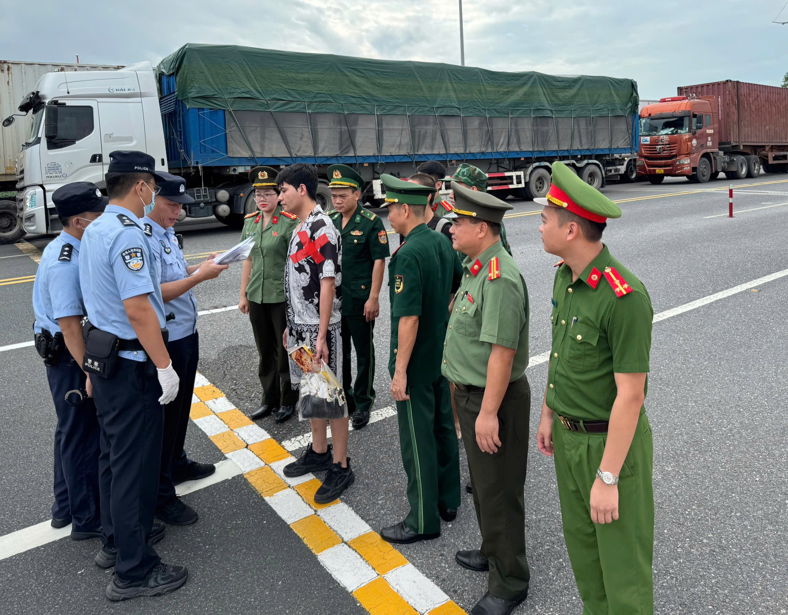Phòng Quản lý xuất nhập cảnh và Công an phường Thuỷ Nguyên: Phát hiện, trục xuất 01 người nước ngoài nhập cảnh trái phép